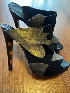 NEW Georgina Goodman Leather Black and Gold Heart Open-Toe Heel Mules